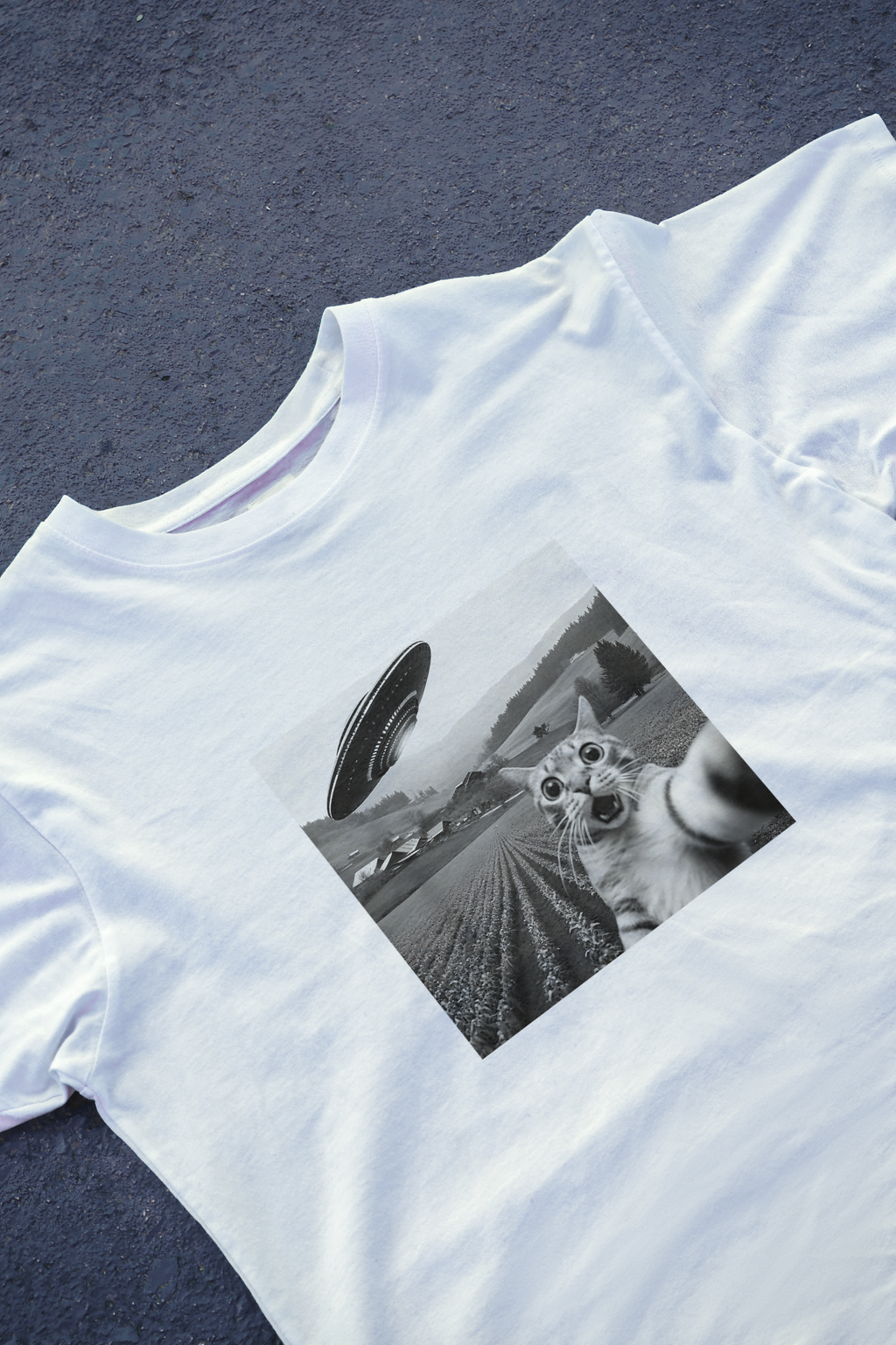 DIYANYONE Original Viral Meme Tee: Cat Selfie with UFO product image 3